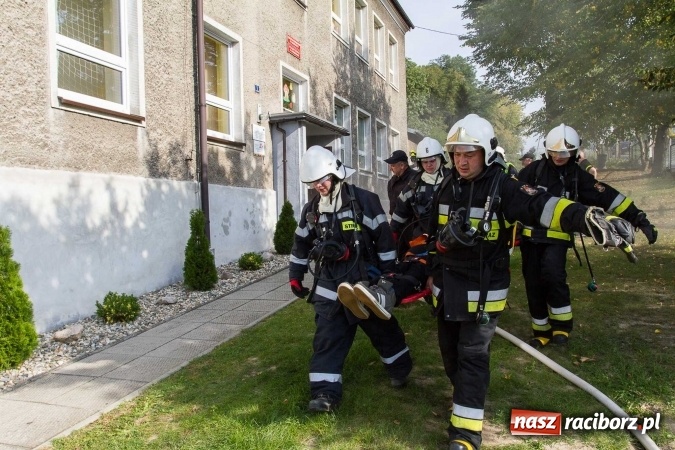Zdjęcie w galerii na portalu naszraciborz.pl: Pożar szkoły w Owsiszczach. Straży z OSP gminy Krzyżanowice sprawdzali gotowość bojową wiadomości z regionu