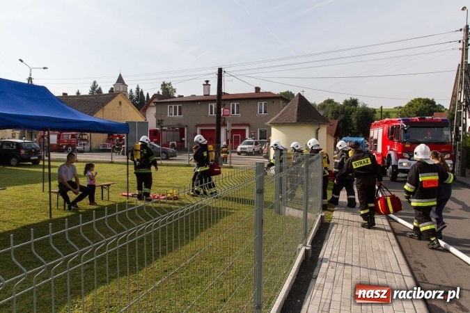 Zdjęcie w galerii na portalu naszraciborz.pl: Pożar szkoły w Owsiszczach. Straży z OSP gminy Krzyżanowice sprawdzali gotowość bojową wiadomości z regionu