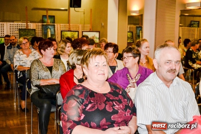 Zdjęcie w galerii na portalu naszraciborz.pl: Urszula Prochaska-Burek nagrodzona za monografię Bolesławia wiadomości z regionu