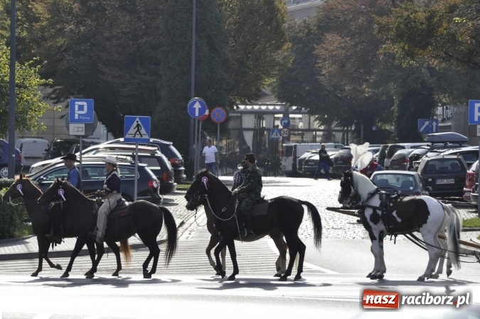Zdjęcie w galerii na portalu naszraciborz.pl: Hubertus na Ostrogu, czyli pogoń za lisem w Huzarskiej Dolinie  wiadomości z regionu