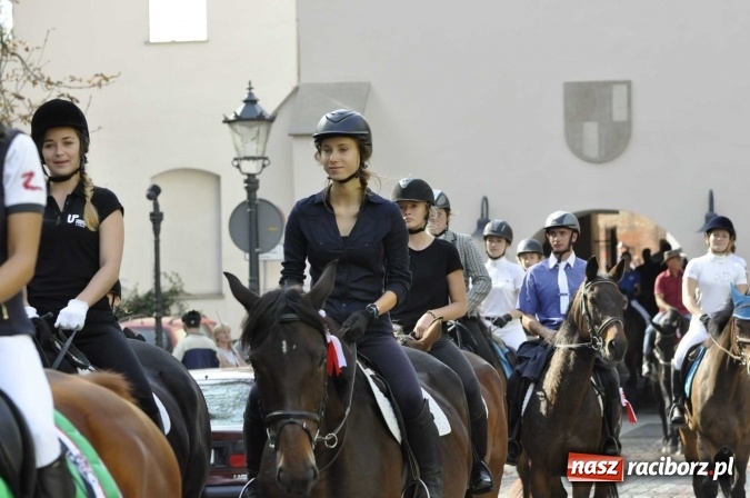Zdjęcie w galerii na portalu naszraciborz.pl: Hubertus na Ostrogu, czyli pogoń za lisem w Huzarskiej Dolinie  wiadomości z regionu