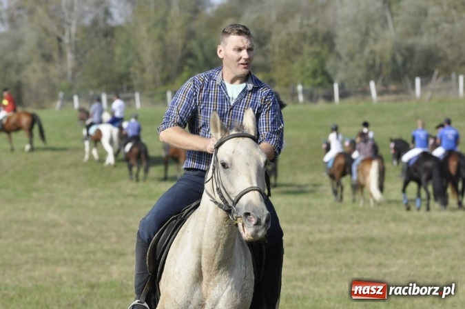 Zdjęcie w galerii na portalu naszraciborz.pl: Hubertus na Ostrogu, czyli pogoń za lisem w Huzarskiej Dolinie  wiadomości z regionu