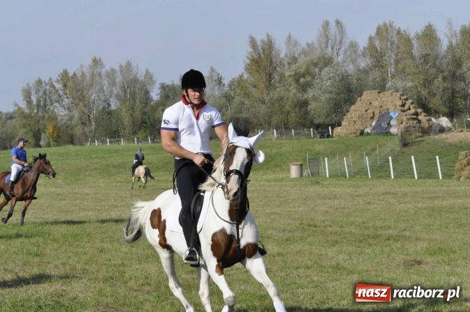 Zdjęcie w galerii na portalu naszraciborz.pl: Hubertus na Ostrogu, czyli pogoń za lisem w Huzarskiej Dolinie  wiadomości z regionu