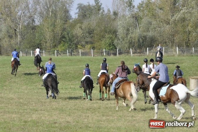 Zdjęcie w galerii na portalu naszraciborz.pl: Hubertus na Ostrogu, czyli pogoń za lisem w Huzarskiej Dolinie  wiadomości z regionu