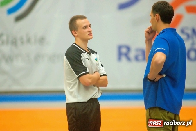 Zdjęcie w galerii na portalu naszraciborz.pl: Streetball, zapasy i badminton, czyli Piknik z Olimpijczykami w hali ZSOMS wiadomości z regionu