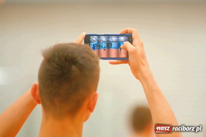 Zdjęcie w galerii na portalu naszraciborz.pl: Streetball, zapasy i badminton, czyli Piknik z Olimpijczykami w hali ZSOMS wiadomości z regionu