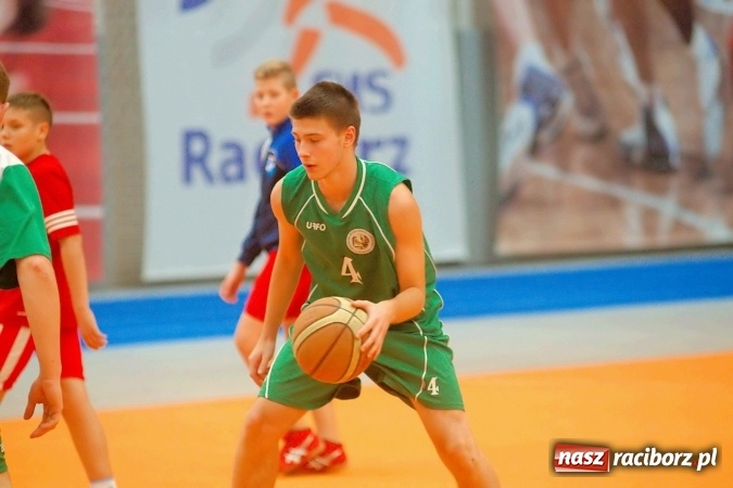 Zdjęcie w galerii na portalu naszraciborz.pl: Streetball, zapasy i badminton, czyli Piknik z Olimpijczykami w hali ZSOMS wiadomości z regionu