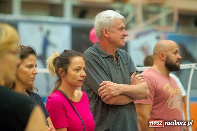 Zdjęcie w galerii na portalu naszraciborz.pl: Streetball, zapasy i badminton, czyli Piknik z Olimpijczykami w hali ZSOMS wiadomości z regionu