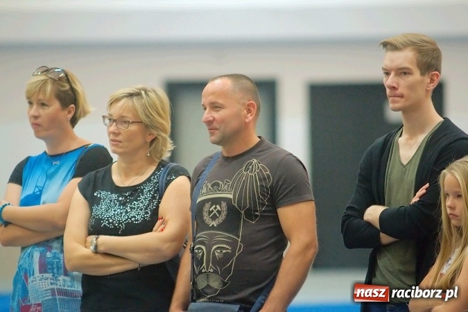 Zdjęcie w galerii na portalu naszraciborz.pl: Streetball, zapasy i badminton, czyli Piknik z Olimpijczykami w hali ZSOMS wiadomości z regionu