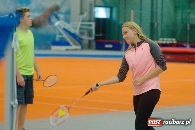 Zdjęcie w galerii na portalu naszraciborz.pl: Streetball, zapasy i badminton, czyli Piknik z Olimpijczykami w hali ZSOMS wiadomości z regionu