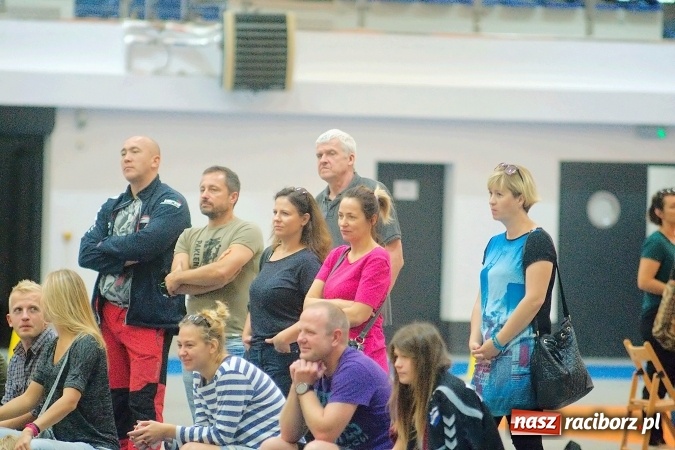 Zdjęcie w galerii na portalu naszraciborz.pl: Streetball, zapasy i badminton, czyli Piknik z Olimpijczykami w hali ZSOMS wiadomości z regionu