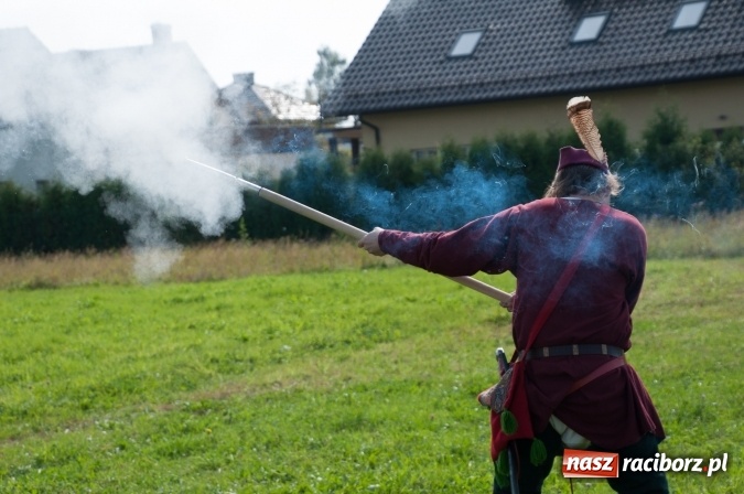 Zdjęcie w galerii na portalu naszraciborz.pl: Bawimy się historią... Grupa Rekonstrukcji Historycznej Armati świętowała mały jubileusz wiadomości z regionu