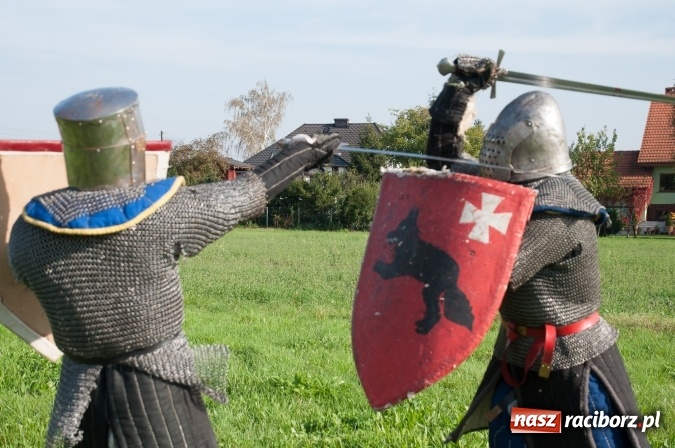Zdjęcie w galerii na portalu naszraciborz.pl: Bawimy się historią... Grupa Rekonstrukcji Historycznej Armati świętowała mały jubileusz wiadomości z regionu
