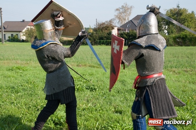 Zdjęcie w galerii na portalu naszraciborz.pl: Bawimy się historią... Grupa Rekonstrukcji Historycznej Armati świętowała mały jubileusz wiadomości z regionu