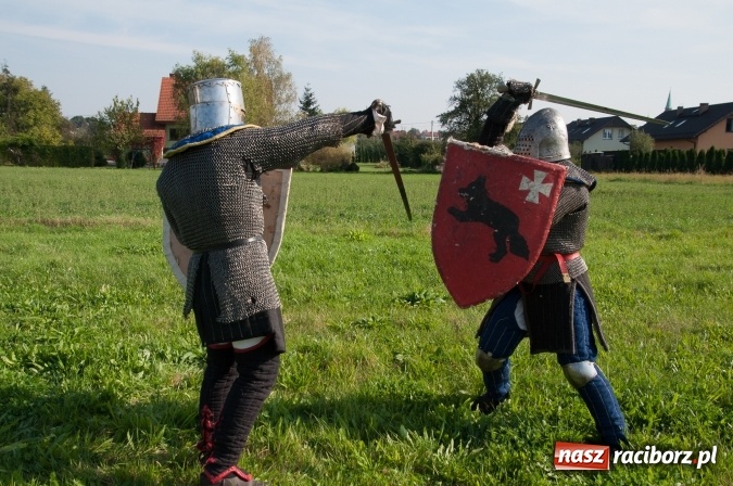 Zdjęcie w galerii na portalu naszraciborz.pl: Bawimy się historią... Grupa Rekonstrukcji Historycznej Armati świętowała mały jubileusz wiadomości z regionu
