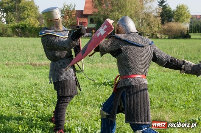 Zdjęcie w galerii na portalu naszraciborz.pl: Bawimy się historią... Grupa Rekonstrukcji Historycznej Armati świętowała mały jubileusz wiadomości z regionu
