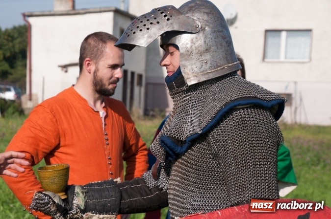 Zdjęcie w galerii na portalu naszraciborz.pl: Bawimy się historią... Grupa Rekonstrukcji Historycznej Armati świętowała mały jubileusz wiadomości z regionu