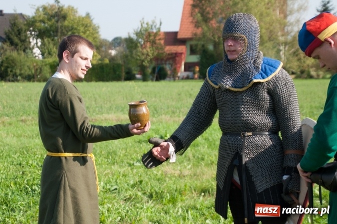 Zdjęcie w galerii na portalu naszraciborz.pl: Bawimy się historią... Grupa Rekonstrukcji Historycznej Armati świętowała mały jubileusz wiadomości z regionu