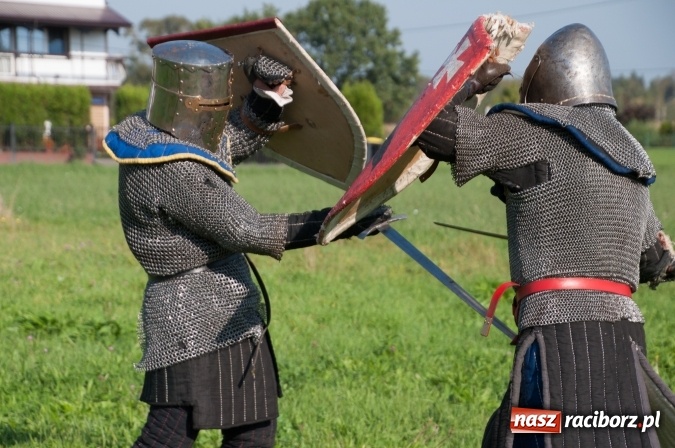 Zdjęcie w galerii na portalu naszraciborz.pl: Bawimy się historią... Grupa Rekonstrukcji Historycznej Armati świętowała mały jubileusz wiadomości z regionu