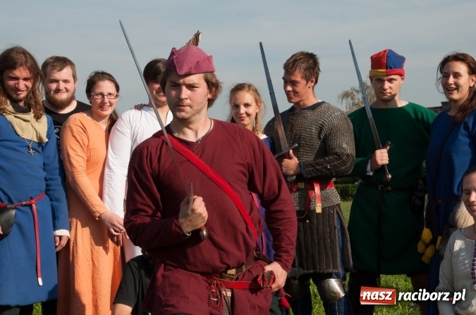 Zdjęcie w galerii na portalu naszraciborz.pl: Bawimy się historią... Grupa Rekonstrukcji Historycznej Armati świętowała mały jubileusz wiadomości z regionu