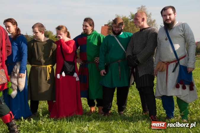 Zdjęcie w galerii na portalu naszraciborz.pl: Bawimy się historią... Grupa Rekonstrukcji Historycznej Armati świętowała mały jubileusz wiadomości z regionu