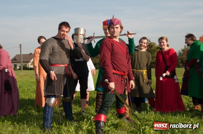 Zdjęcie w galerii na portalu naszraciborz.pl: Bawimy się historią... Grupa Rekonstrukcji Historycznej Armati świętowała mały jubileusz wiadomości z regionu