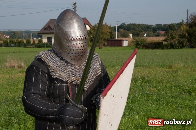 Zdjęcie w galerii na portalu naszraciborz.pl: Bawimy się historią... Grupa Rekonstrukcji Historycznej Armati świętowała mały jubileusz wiadomości z regionu