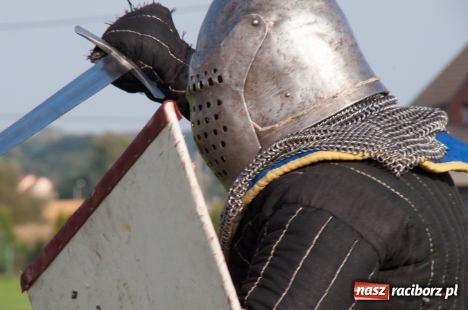 Zdjęcie w galerii na portalu naszraciborz.pl: Bawimy się historią... Grupa Rekonstrukcji Historycznej Armati świętowała mały jubileusz wiadomości z regionu