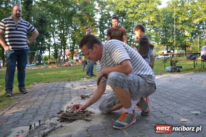 Zdjęcie w galerii na portalu naszraciborz.pl: W Kuźni Raciborskiej odbyły się VI Mistrzostwa Świata Gry w Kapsle wiadomości z regionu