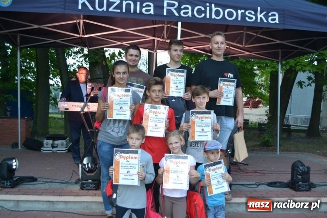 Zdjęcie w galerii na portalu naszraciborz.pl: W Kuźni Raciborskiej odbyły się VI Mistrzostwa Świata Gry w Kapsle wiadomości z regionu