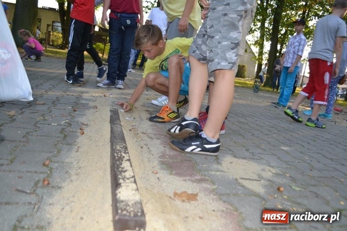 Zdjęcie w galerii na portalu naszraciborz.pl: W Kuźni Raciborskiej odbyły się VI Mistrzostwa Świata Gry w Kapsle wiadomości z regionu