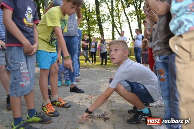Zdjęcie w galerii na portalu naszraciborz.pl: W Kuźni Raciborskiej odbyły się VI Mistrzostwa Świata Gry w Kapsle wiadomości z regionu