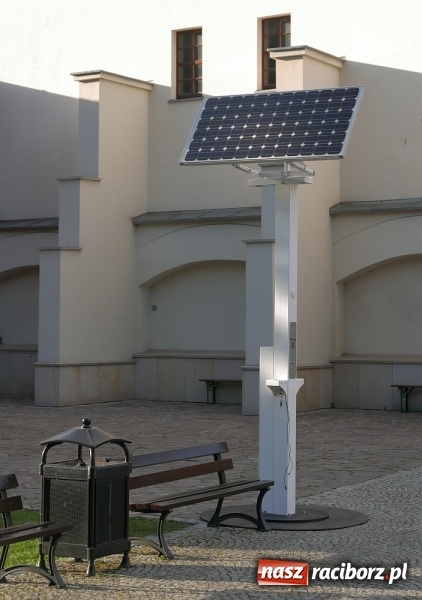 Zdjęcie w galerii na portalu naszraciborz.pl: Na Zamku Piastowskim pojawił się SMART Street Stick wiadomości z regionu