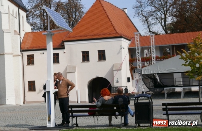Zdjęcie w galerii na portalu naszraciborz.pl: Na Zamku Piastowskim pojawił się SMART Street Stick wiadomości z regionu