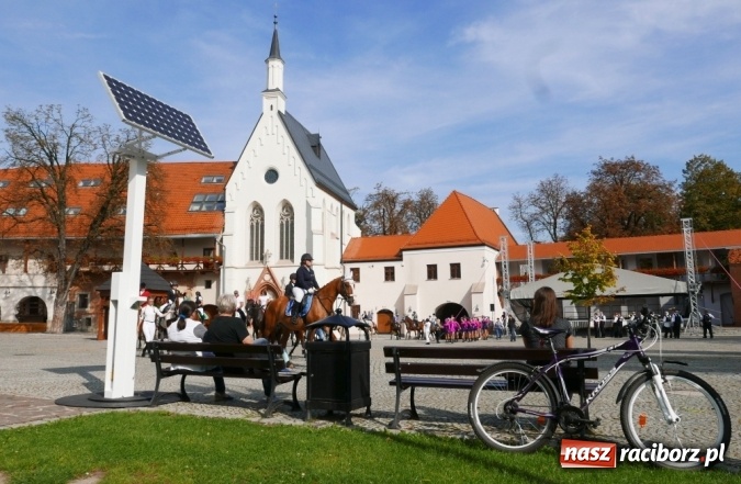 Zdjęcie w galerii na portalu naszraciborz.pl: Na Zamku Piastowskim pojawił się SMART Street Stick wiadomości z regionu