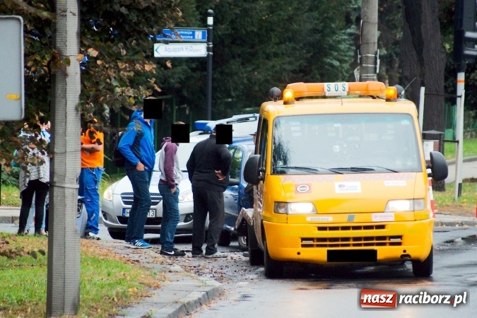 Zdjęcie w galerii na portalu naszraciborz.pl: Pechowy poniedziałek na drogach. Kolizje przy Mechaniku i na Drzewieckiego wiadomości z regionu