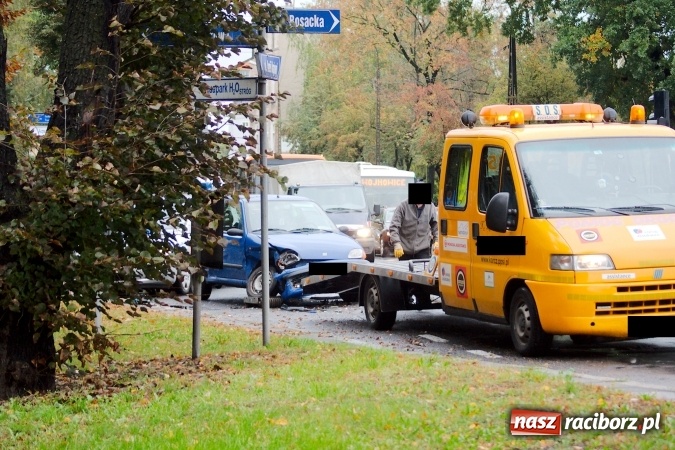 Zdjęcie w galerii na portalu naszraciborz.pl: Pechowy poniedziałek na drogach. Kolizje przy Mechaniku i na Drzewieckiego wiadomości z regionu