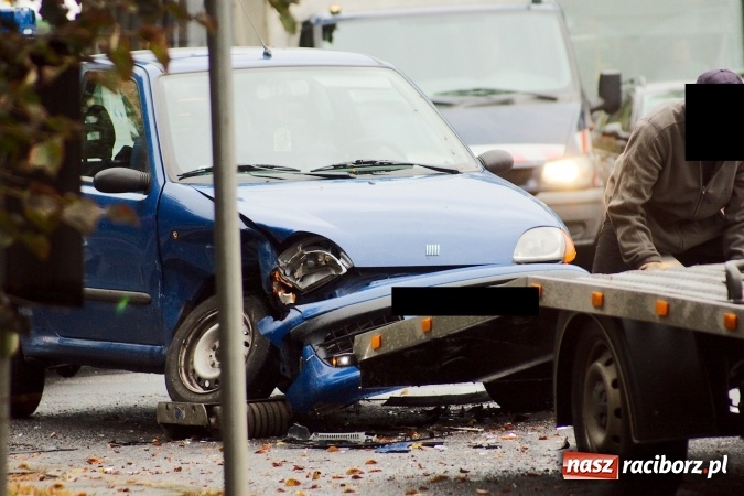 Zdjęcie w galerii na portalu naszraciborz.pl: Pechowy poniedziałek na drogach. Kolizje przy Mechaniku i na Drzewieckiego wiadomości z regionu