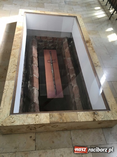 Zdjęcie w galerii na portalu naszraciborz.pl: Czesi pobiorą próbki do analiz DNA z domniemanych szczątków ostatniego raciborskiego Przemyślidy wiadomości z regionu