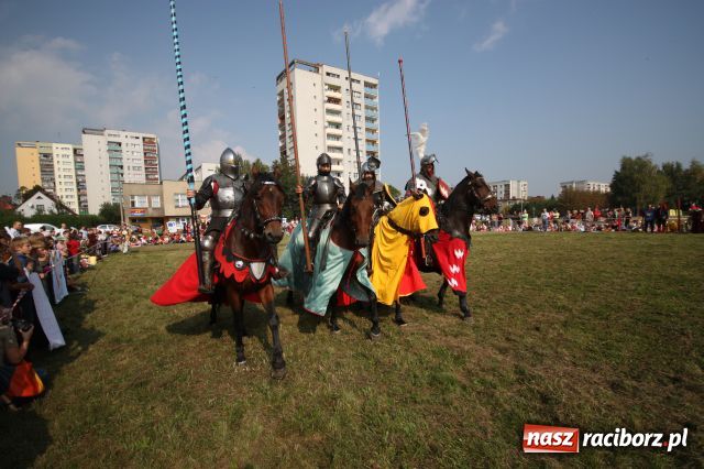 Zdjęcie w galerii na portalu naszraciborz.pl: Sport przez wieki i kraje wiadomości z regionu