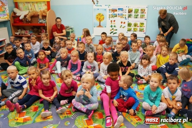 Zdjęcie w galerii na portalu naszraciborz.pl: Mundurowi opowiadali o bezpieczeństwie wśród przedszkolaków  wiadomości z regionu