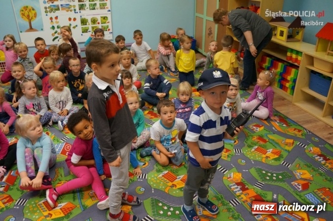 Zdjęcie w galerii na portalu naszraciborz.pl: Mundurowi opowiadali o bezpieczeństwie wśród przedszkolaków  wiadomości z regionu
