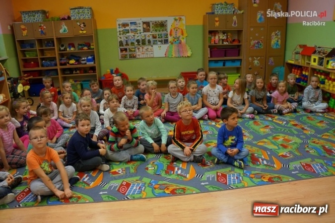 Zdjęcie w galerii na portalu naszraciborz.pl: Mundurowi opowiadali o bezpieczeństwie wśród przedszkolaków  wiadomości z regionu