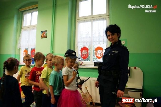 Zdjęcie w galerii na portalu naszraciborz.pl: Mundurowi opowiadali o bezpieczeństwie wśród przedszkolaków  wiadomości z regionu