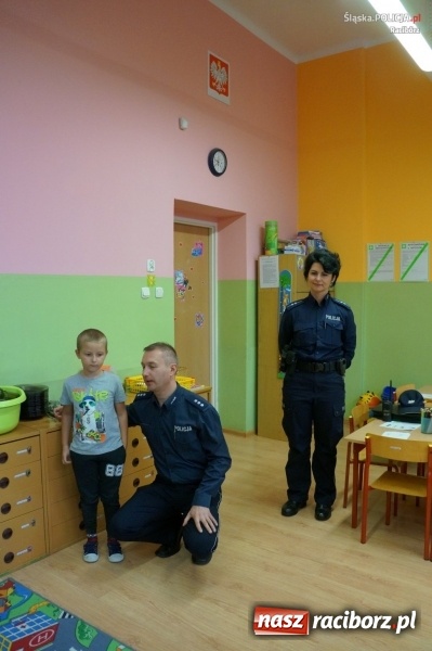 Zdjęcie w galerii na portalu naszraciborz.pl: Mundurowi opowiadali o bezpieczeństwie wśród przedszkolaków  wiadomości z regionu