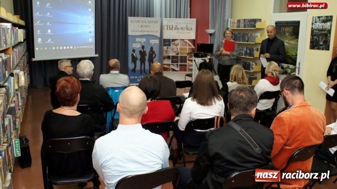 Zdjęcie w galerii na portalu naszraciborz.pl: Na co zagłosować? Reklama Budżetu Obywatelskiego w bibliotece  wiadomości z regionu