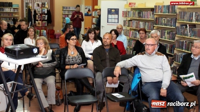 Zdjęcie w galerii na portalu naszraciborz.pl: Na co zagłosować? Reklama Budżetu Obywatelskiego w bibliotece  wiadomości z regionu