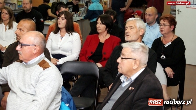 Zdjęcie w galerii na portalu naszraciborz.pl: Na co zagłosować? Reklama Budżetu Obywatelskiego w bibliotece  wiadomości z regionu