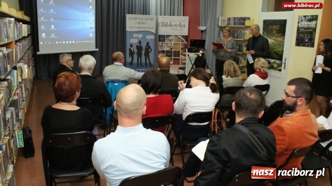 Zdjęcie w galerii na portalu naszraciborz.pl: Na co zagłosować? Reklama Budżetu Obywatelskiego w bibliotece  wiadomości z regionu