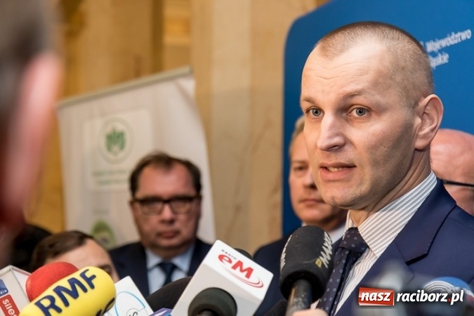 Zdjęcie w galerii na portalu naszraciborz.pl: Podtapianie samorządów. Marszałek przeciwko zmianom w prawie, które spowodują wzrost opłat za wodę  wiadomości z regionu